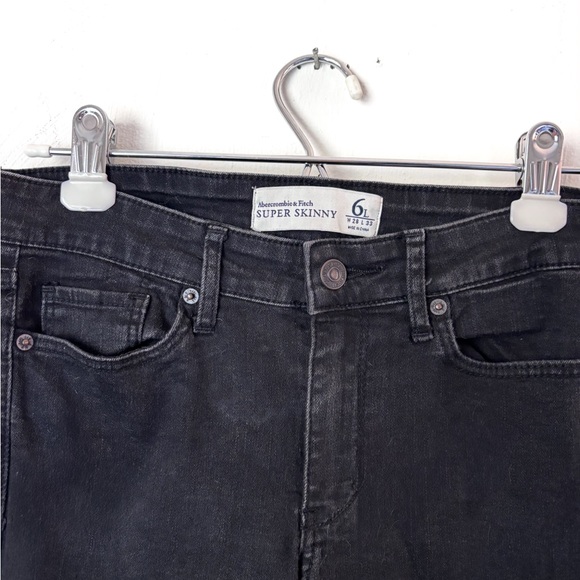 Abercrombie & Fitch Super Skinny Jeans Dark Wash Size 6 Long - Picture 2 of 3
